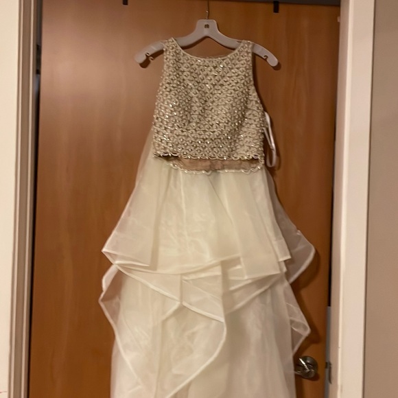 Terani Couture 2 piece beaded ball gown - Picture 4 of 5